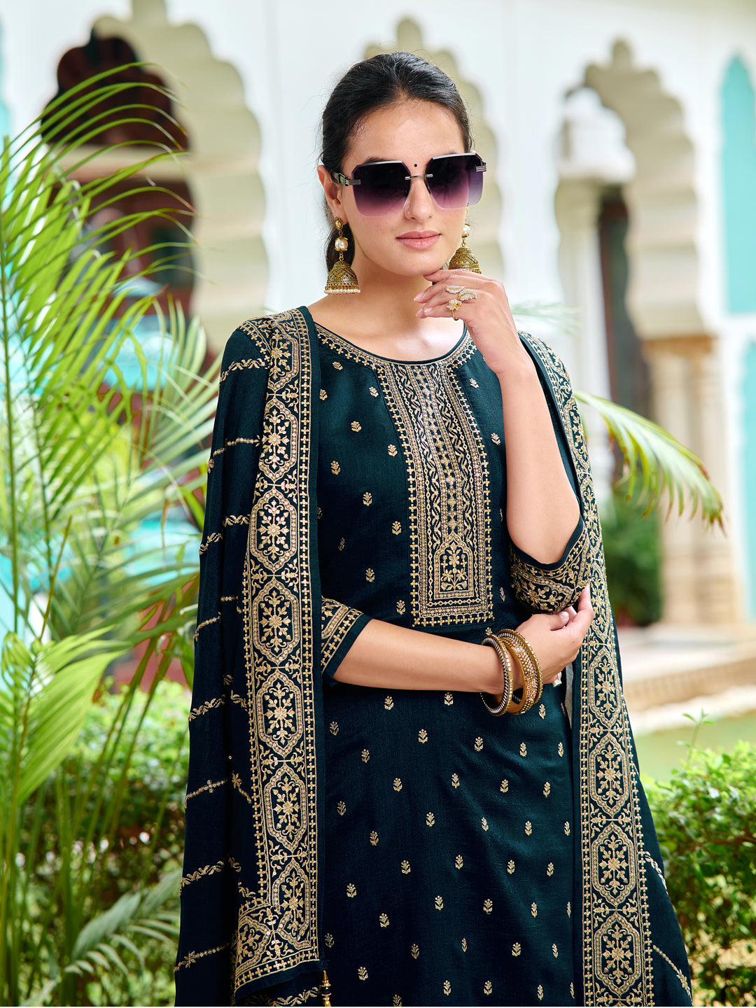 Embroidered kurta with pant & Embroidered Dupatta