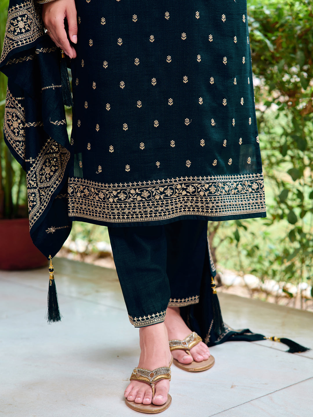 Embroidered kurta with pant & Embroidered Dupatta