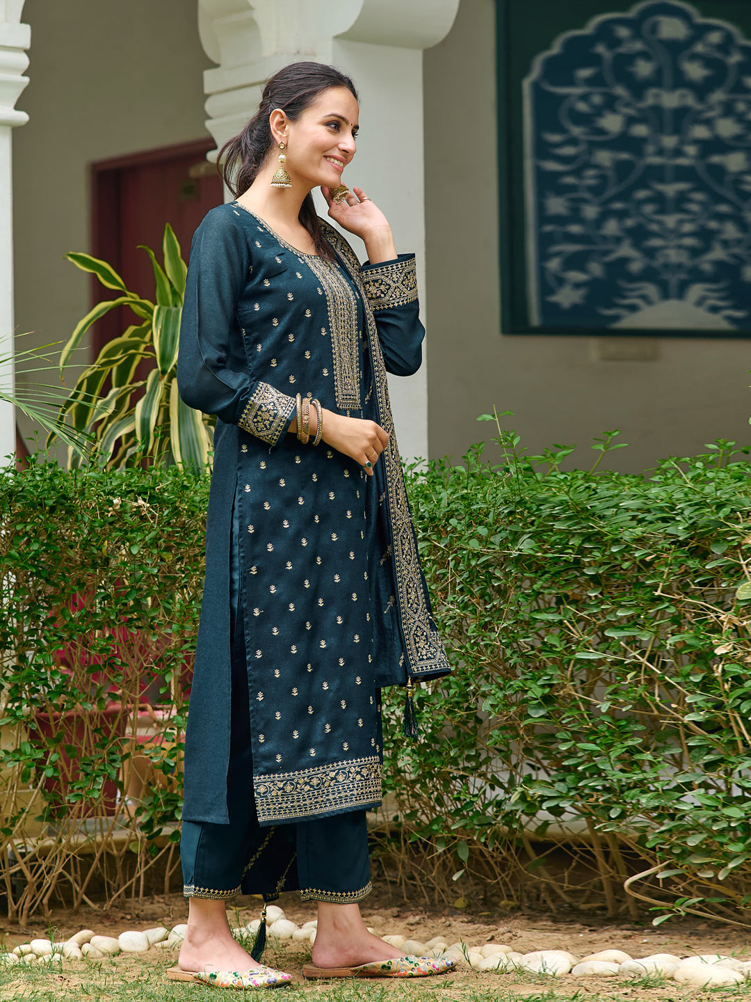 Embroidered kurta with pant & Embroidered Dupatta