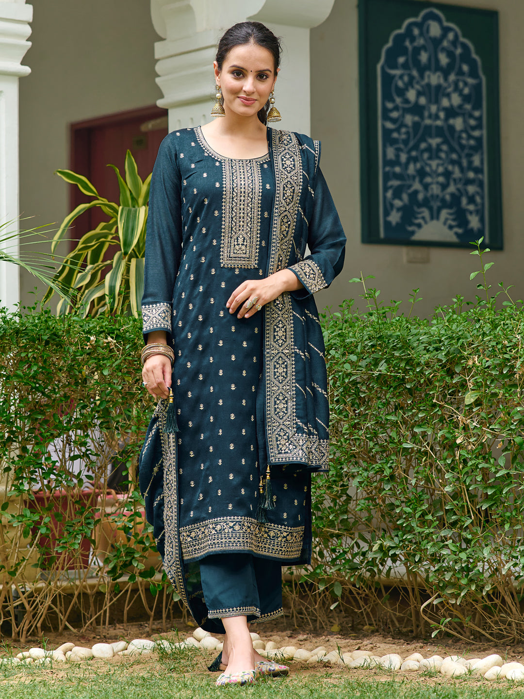 Embroidered kurta with pant & Embroidered Dupatta