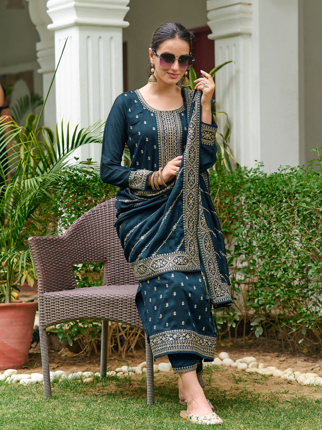 Embroidered kurta with pant & Embroidered Dupatta