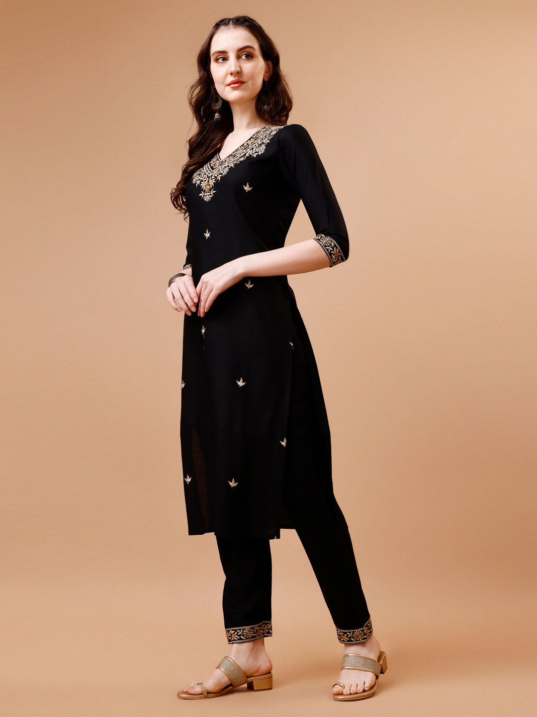 Embroidered kurta with pant & Floral Printed Cut embroidered work dupatta Premium