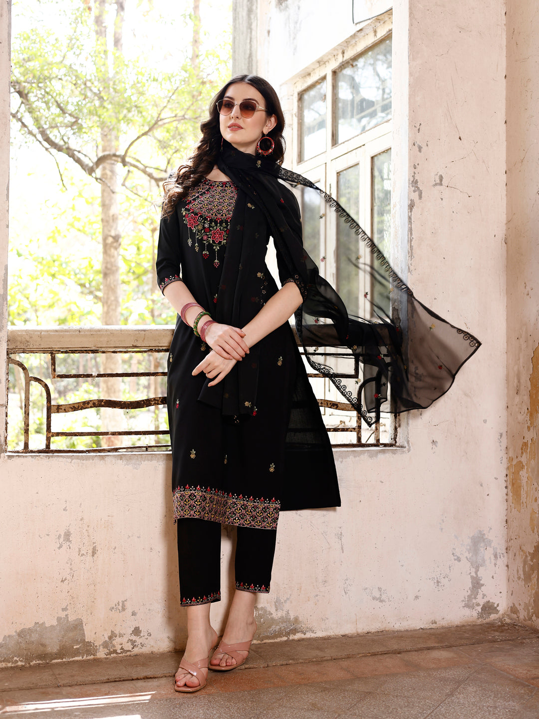 Embroidered Kurta with Pant & Organza Embroidered Dupatta premium