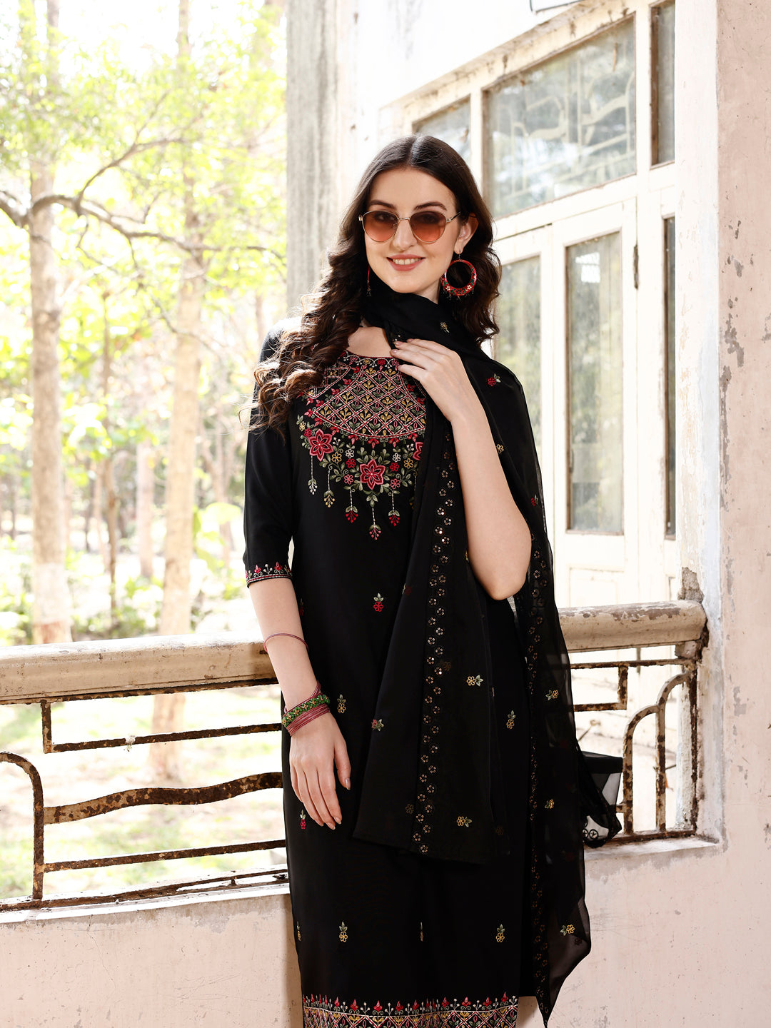 Embroidered Kurta with Pant & Organza Embroidered Dupatta premium