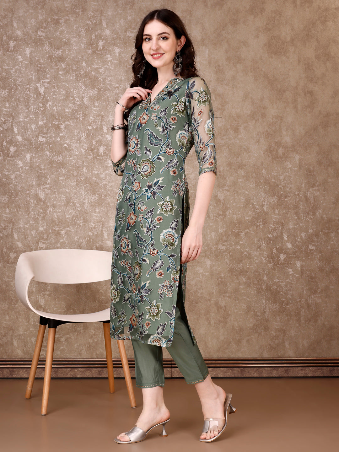 Hand Embroidered & Brasso Kurta with pant & organza printed Dupatta