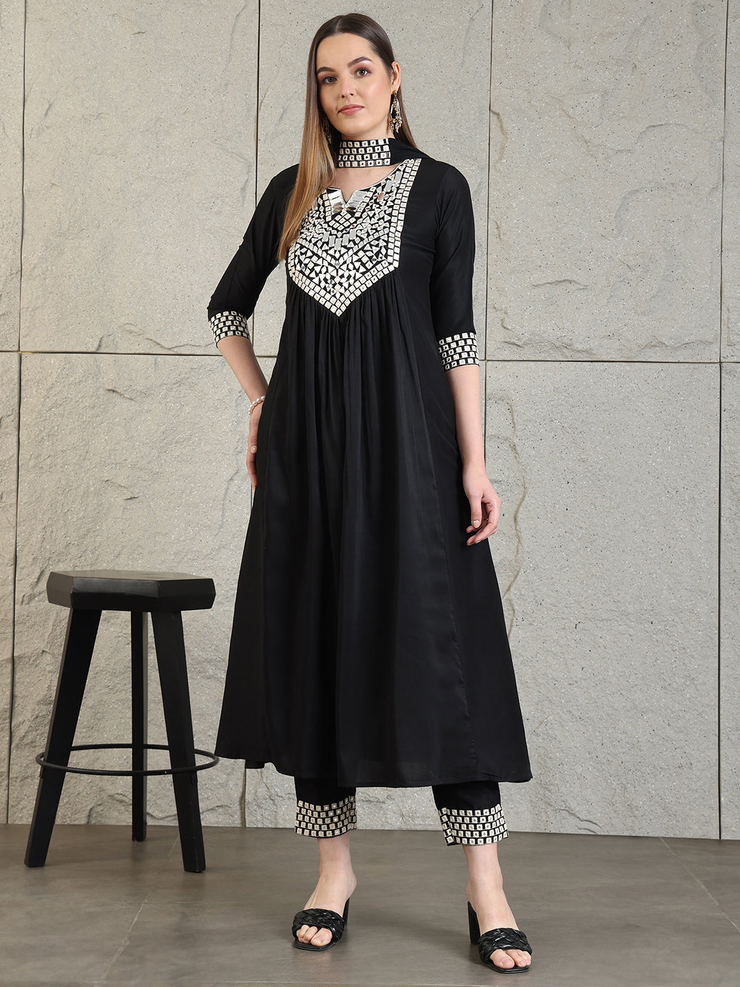 Mirror Embroidered Kurta with pant & Necklace Dupatta