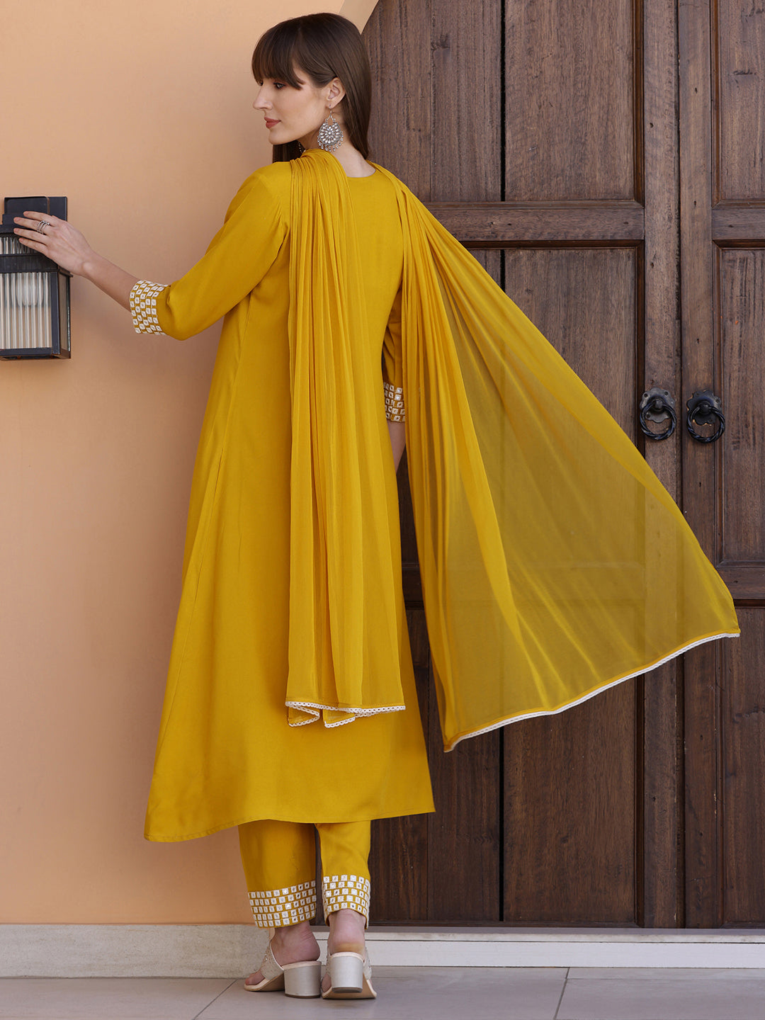 Mirror Embroidered Kurta with pant & Necklace Dupatta