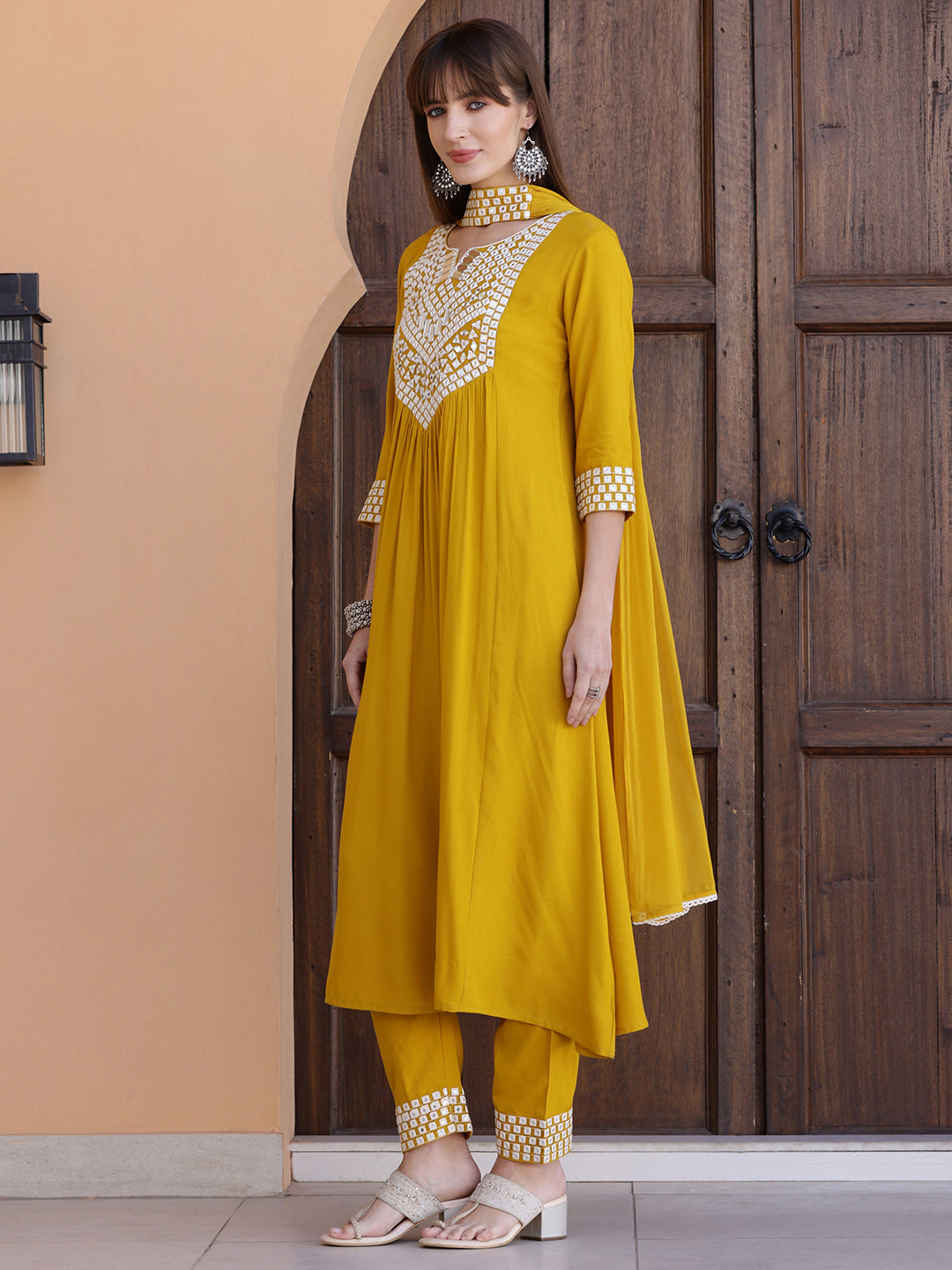 Mirror Embroidered Kurta with pant & Necklace Dupatta