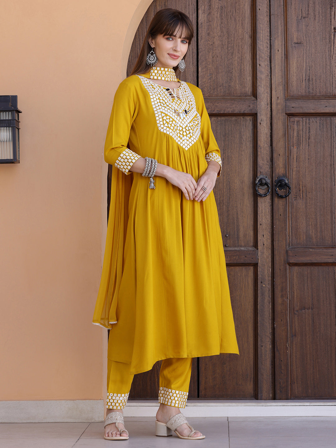 Mirror Embroidered Kurta with pant & Necklace Dupatta