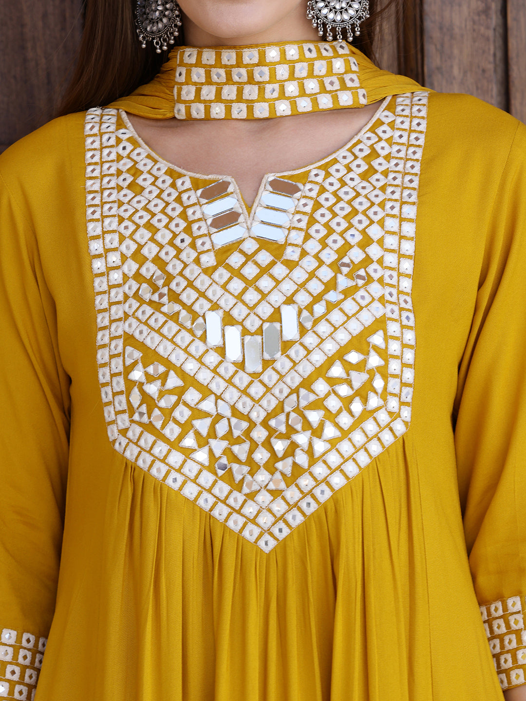 Mirror Embroidered Kurta with pant & Necklace Dupatta