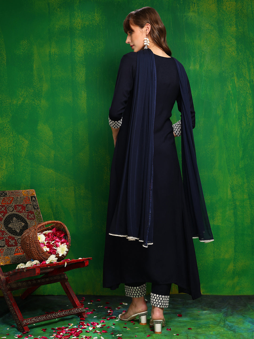 Mirror Embroidered Kurta with pant & Necklace Dupatta
