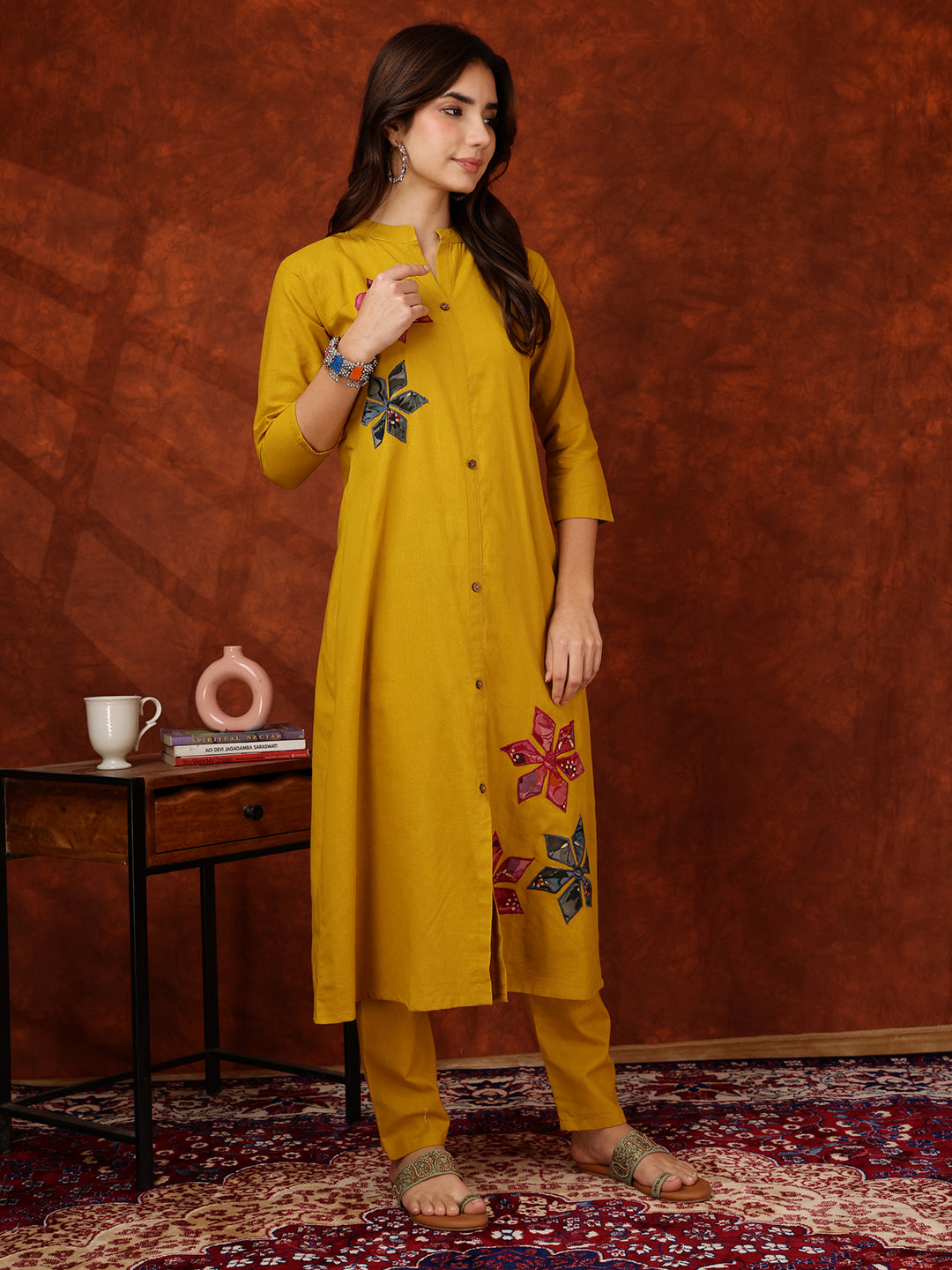 Placement floral front buttoned Kurta with Pant