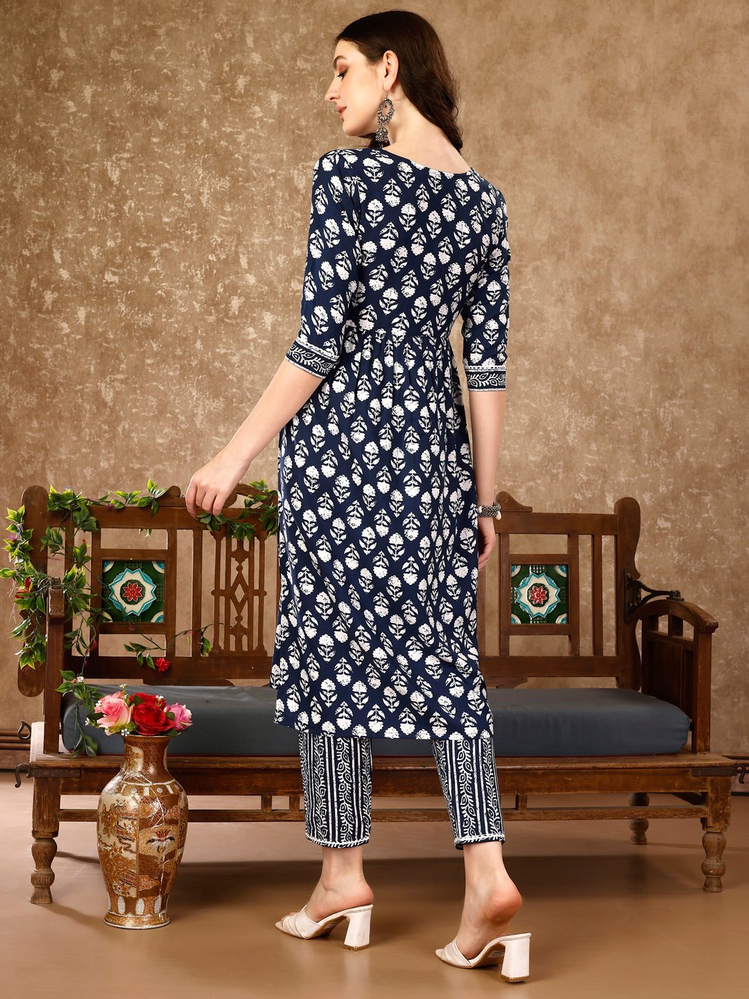 Nyra Cut Ethnic Motifs Printed Kurta with pant & dupatta