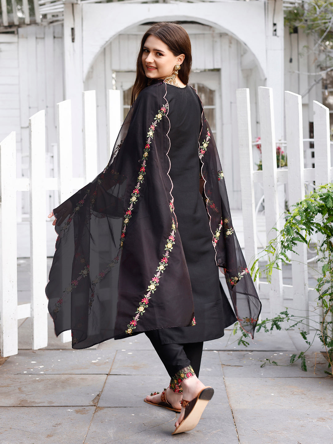 Floral Embroidered Kurta with pant & Premium Organza Embroidered Dupatta Luxury