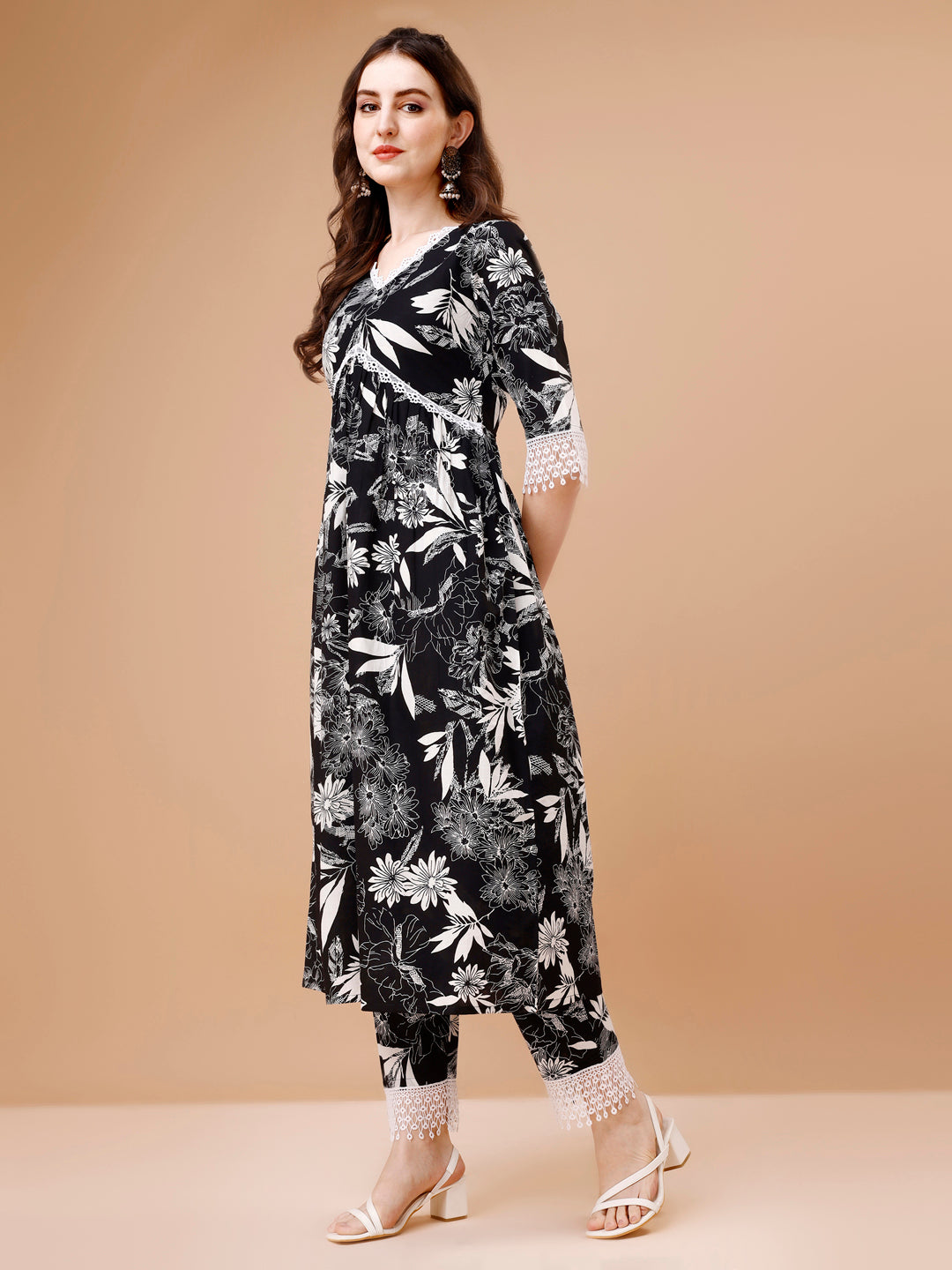 Leaf Printed & Lace Detailed kurta & Pant Set