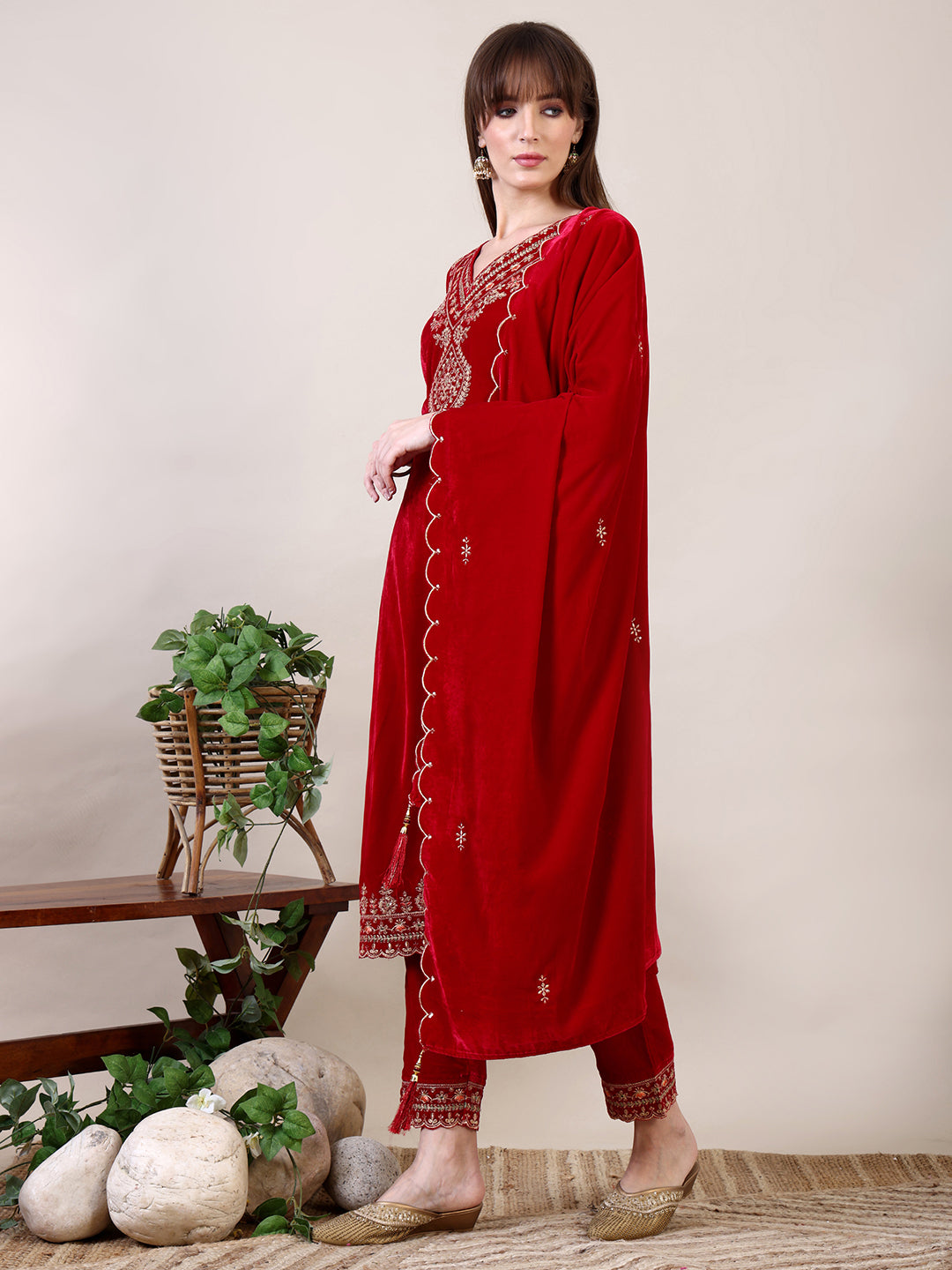 Embroidered Velvet Kurta With pant & Dupatta