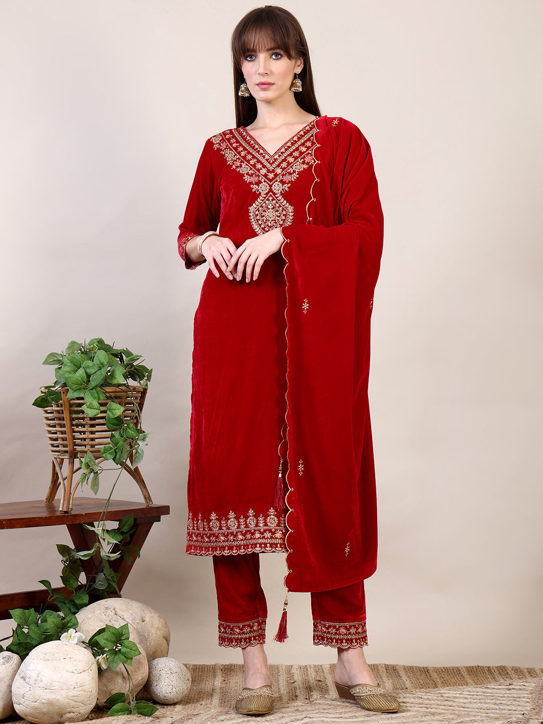 Embroidered Velvet Kurta With pant & Dupatta