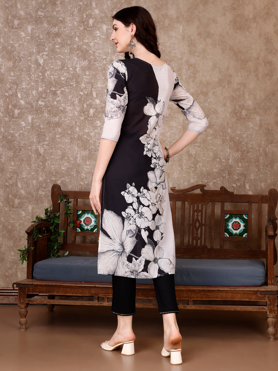 Embroidered & Floral Printed Kurta with Pant & Printed Dupatta premium