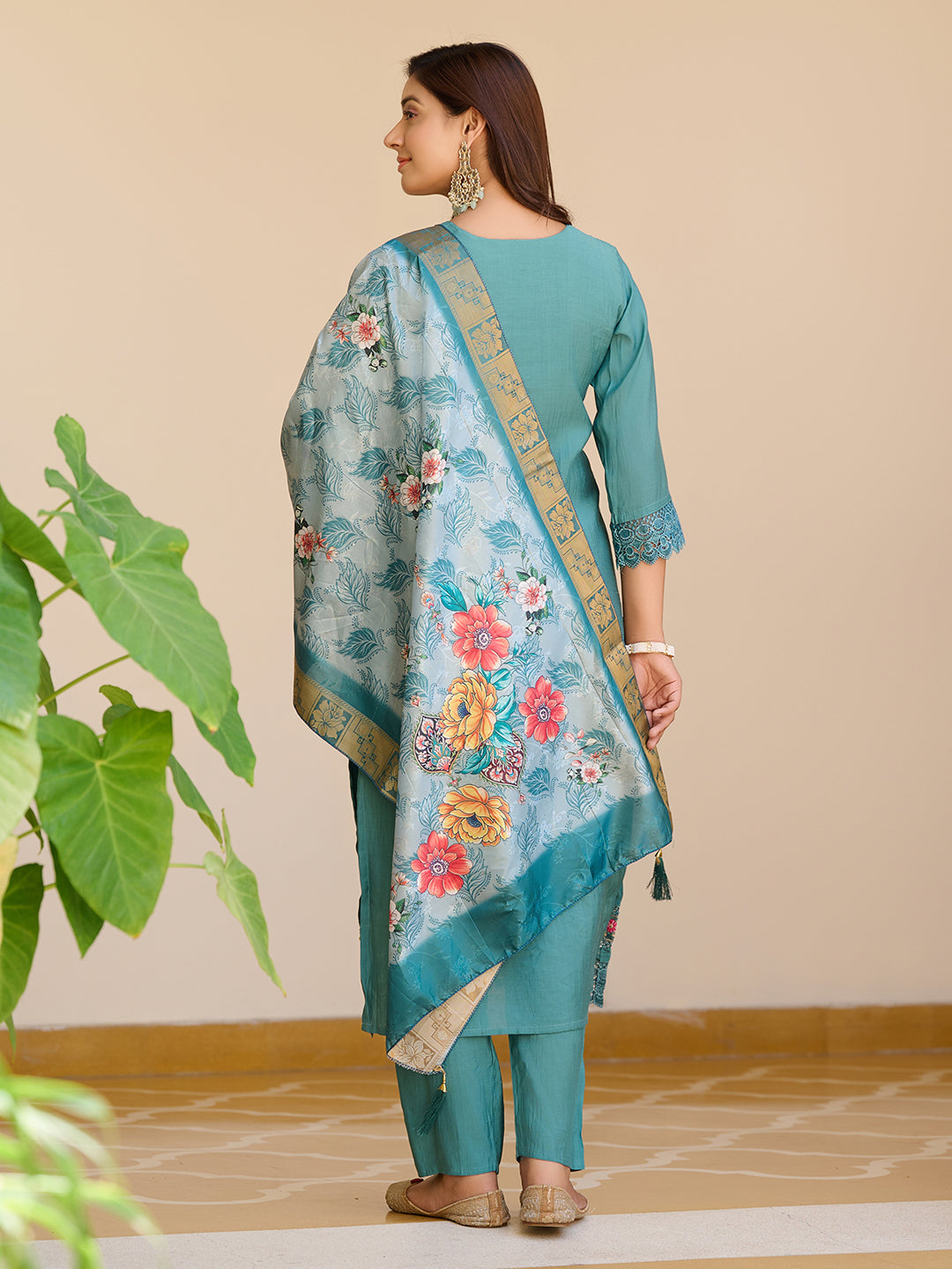 Embroidered Kurta with pant & Embroidered Dupatta