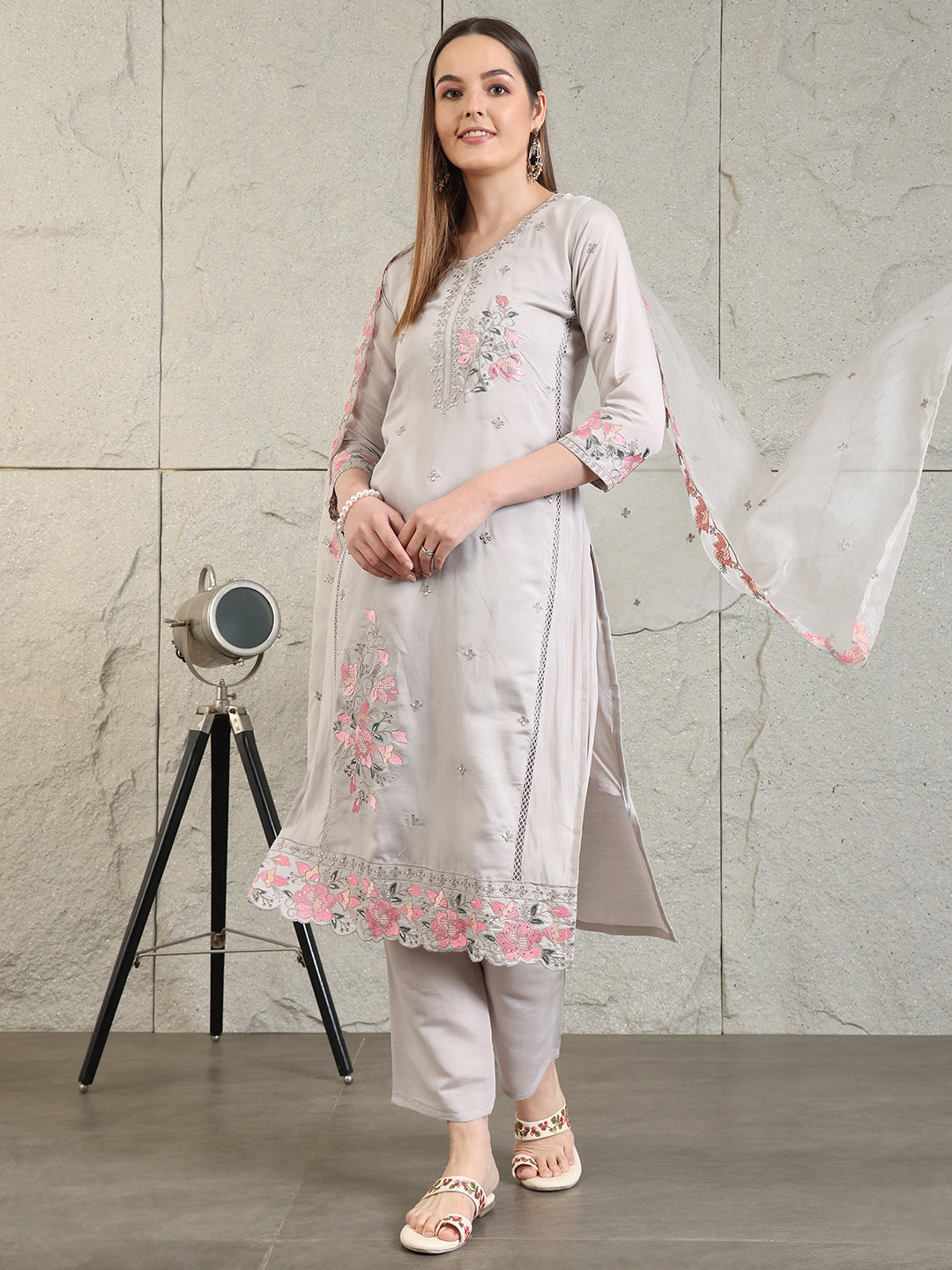 Embroidered Kurta with pant & Organza Embroidered Dupatta