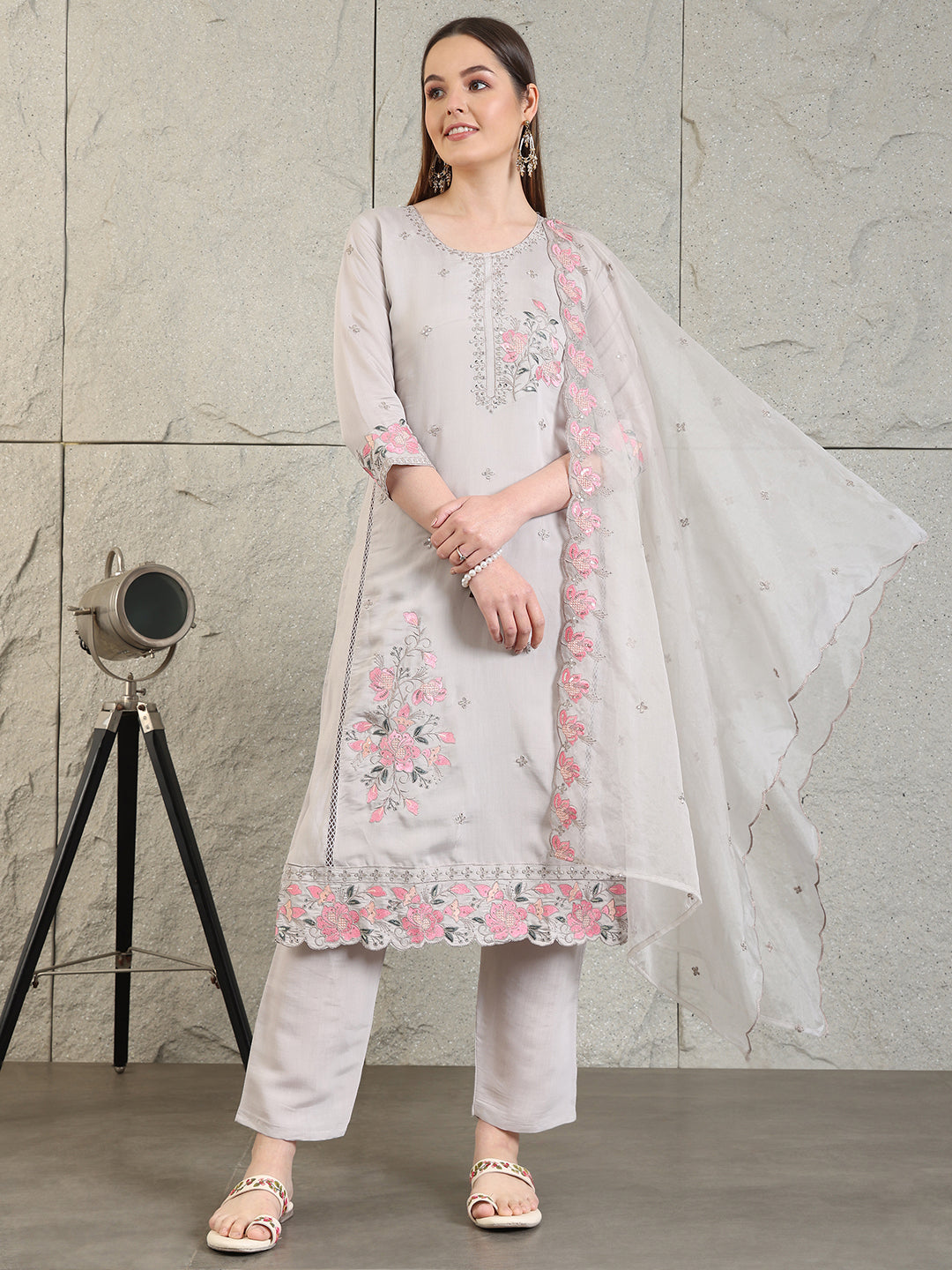 Embroidered Kurta with pant & Organza Embroidered Dupatta