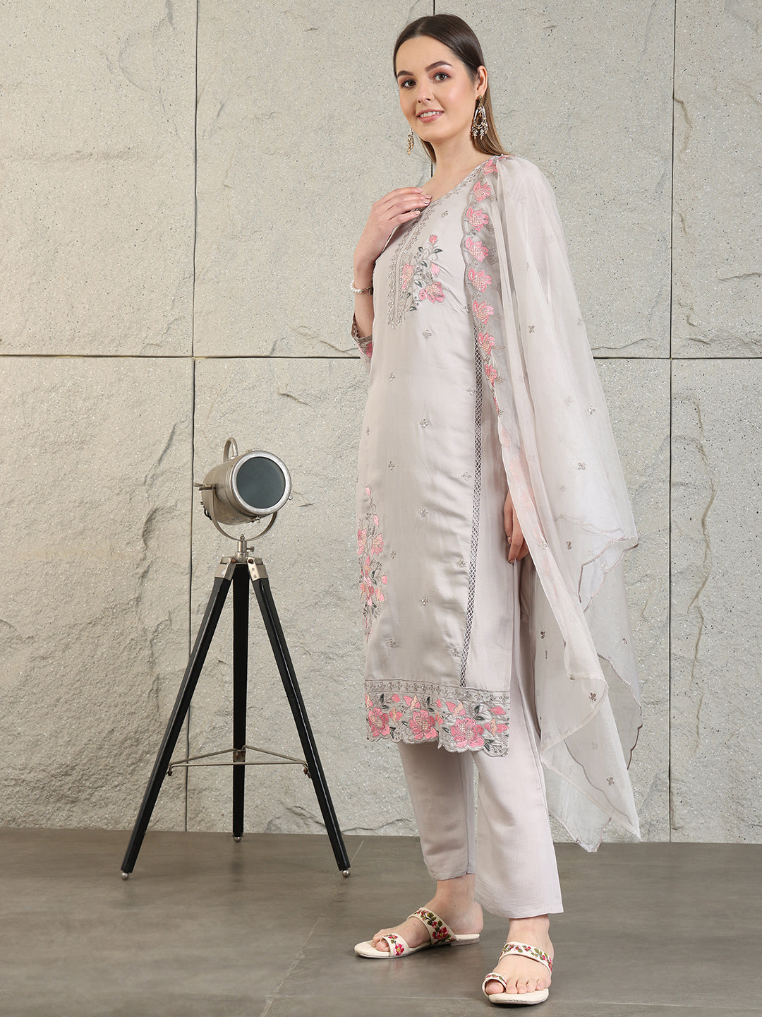 Embroidered Kurta with pant & Organza Embroidered Dupatta