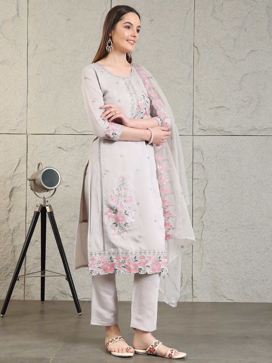 Embroidered Kurta with pant & Organza Embroidered Dupatta