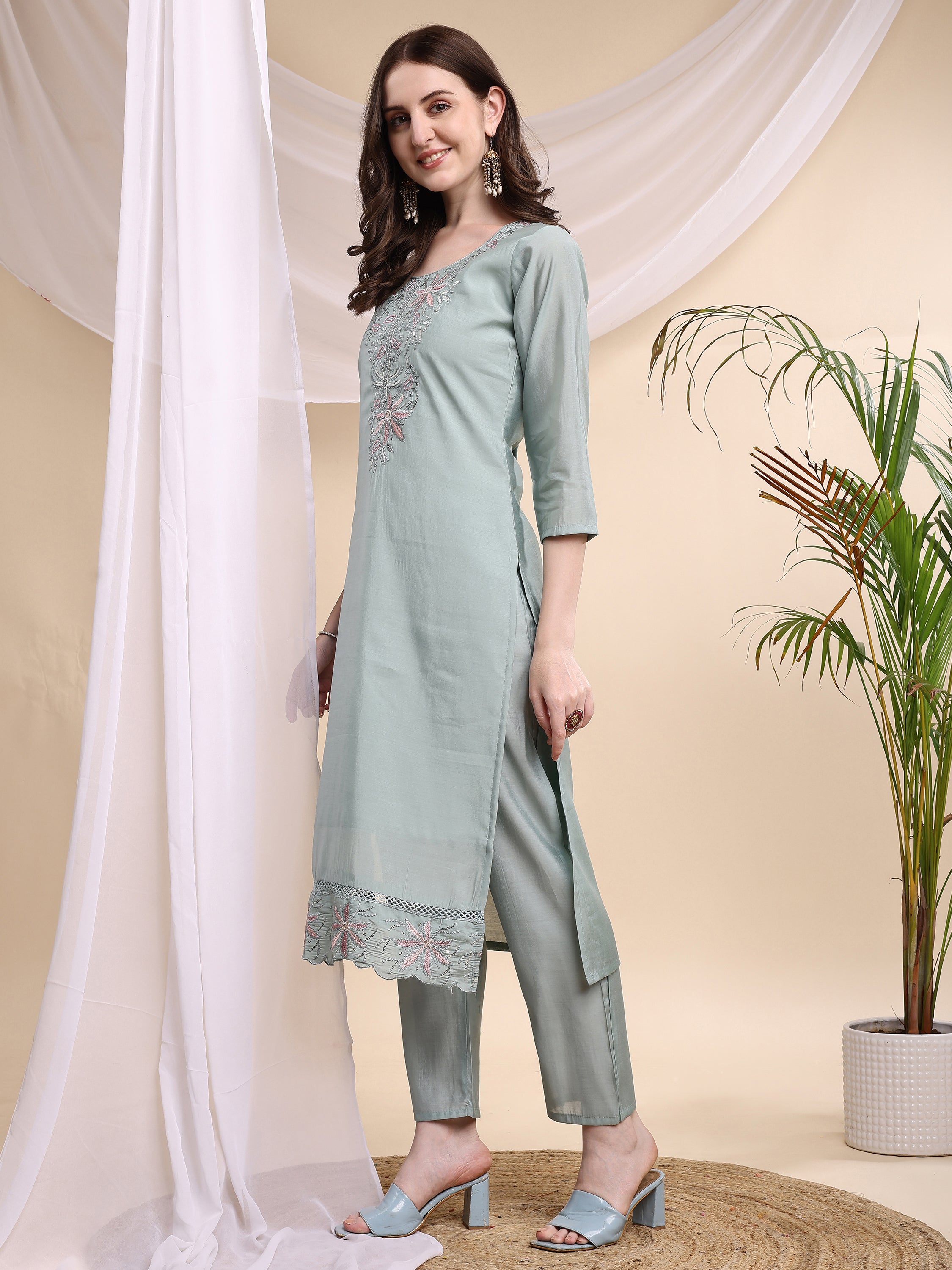 Embroidered Kurta with Pant & Printed Organza Dupatta