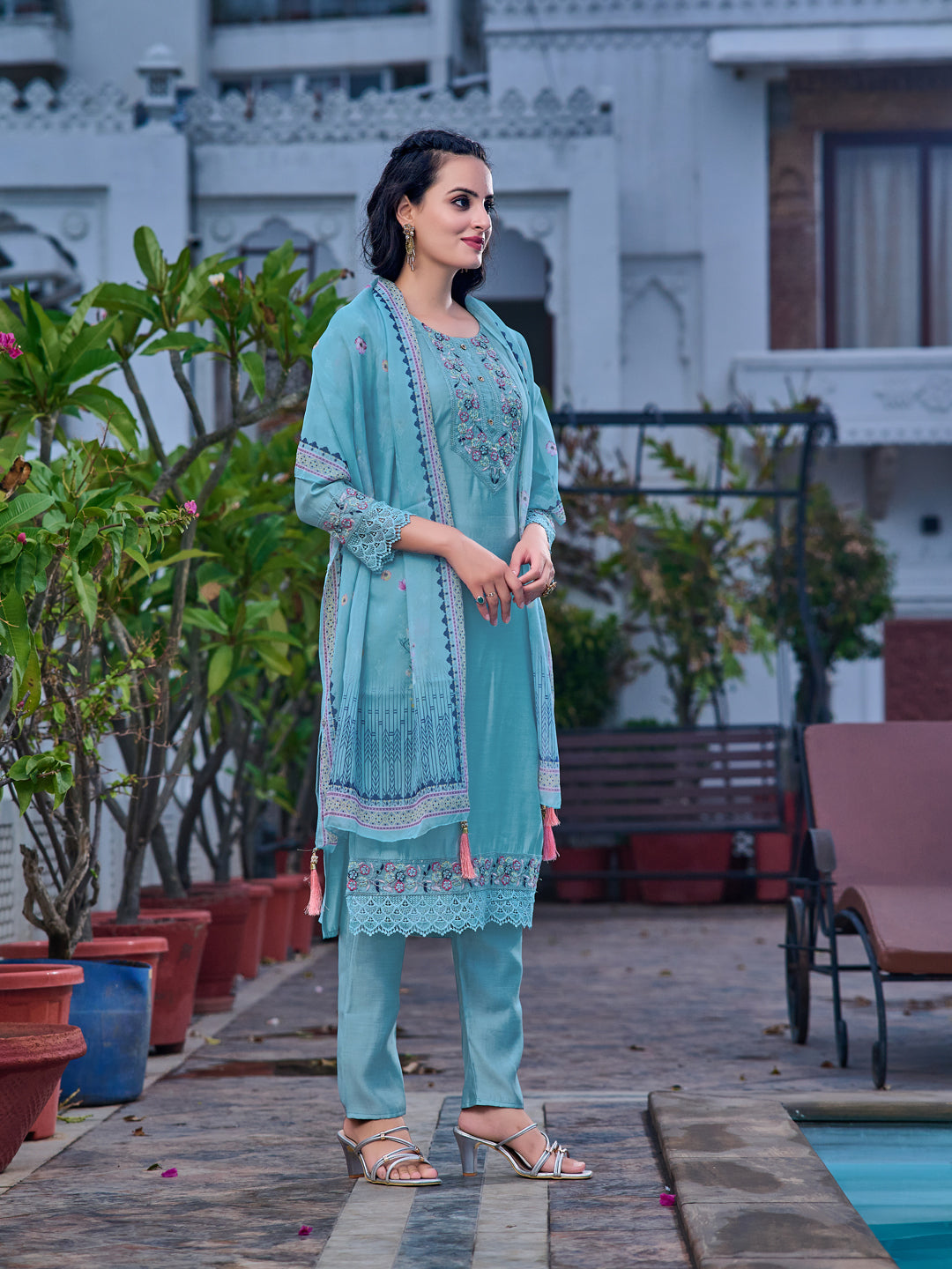 Embroidered Kurta with pant & Printed Organza dupatta