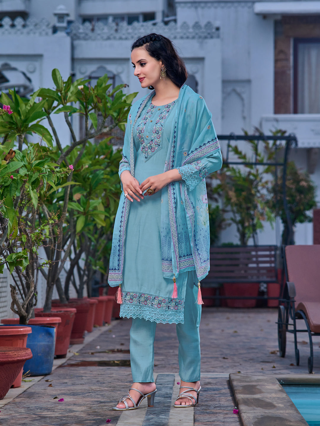 Embroidered Kurta with pant & Printed Organza dupatta