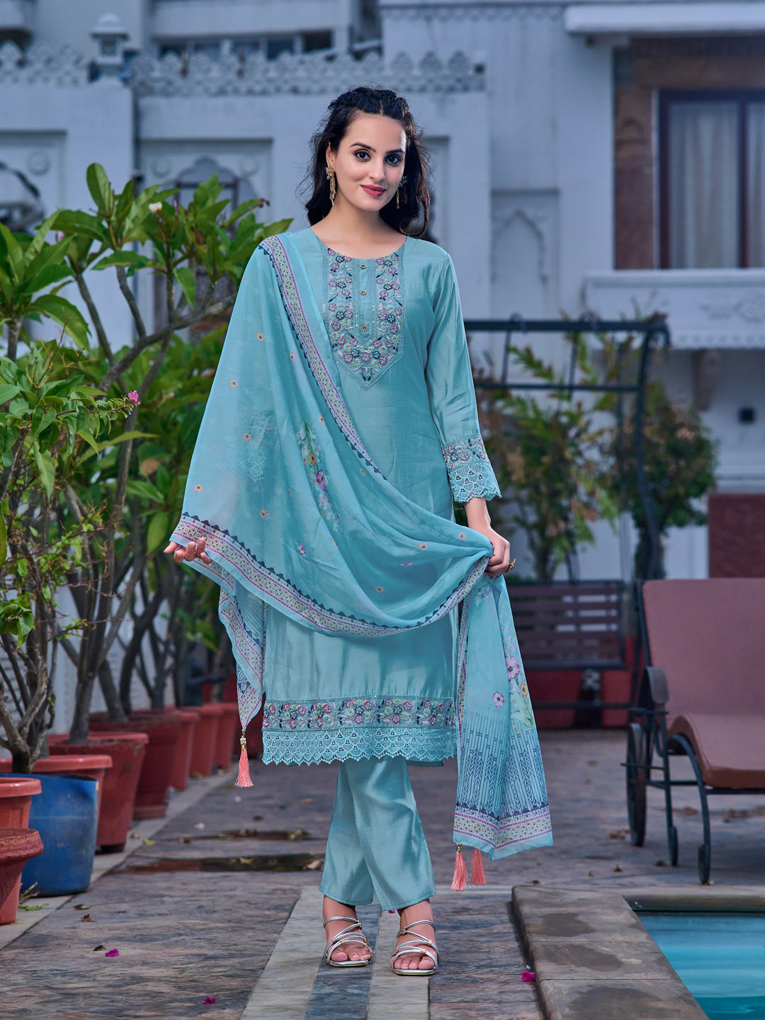 Embroidered Kurta with pant & Printed Organza dupatta