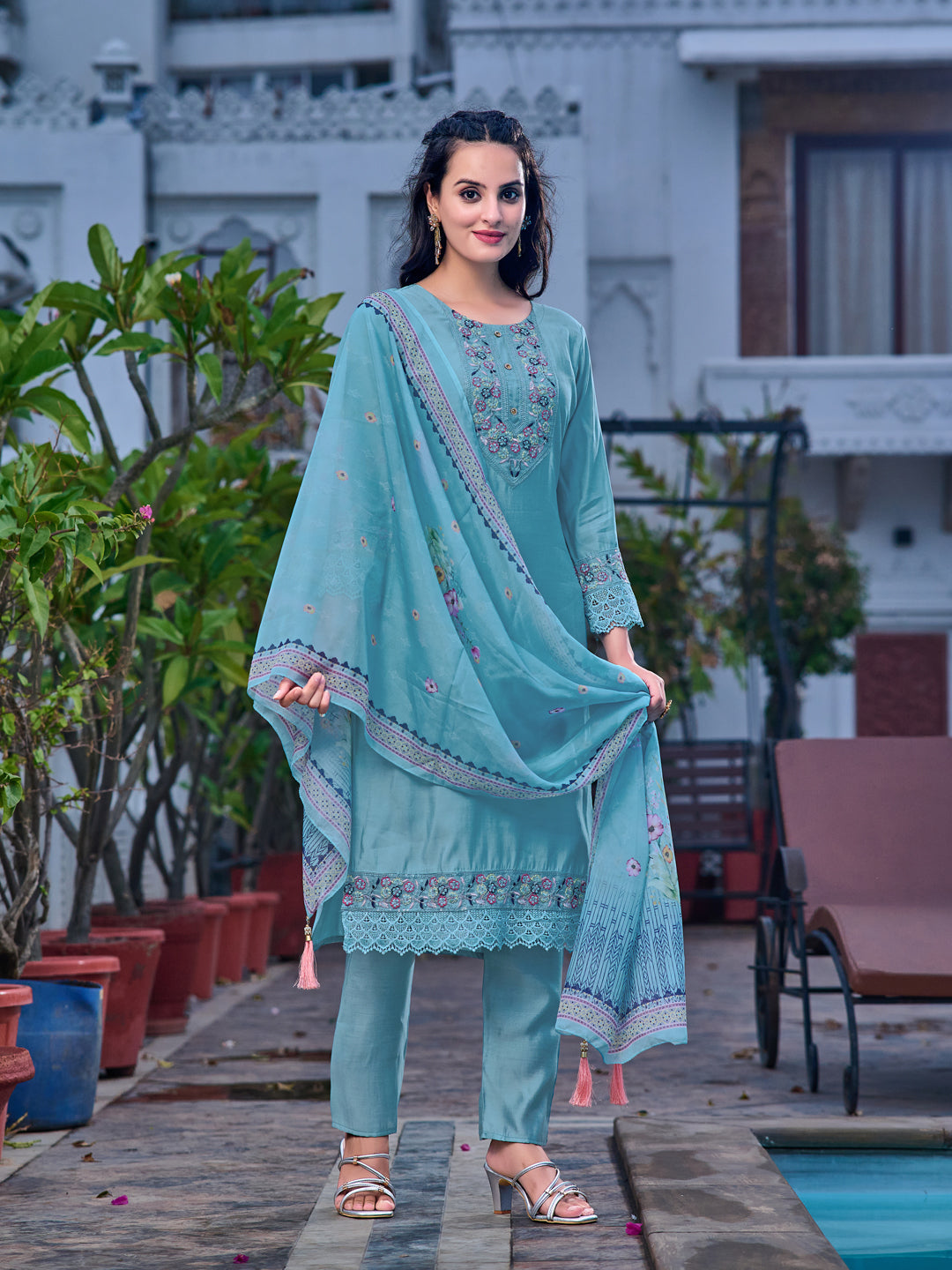 Embroidered Kurta with pant & Printed Organza dupatta