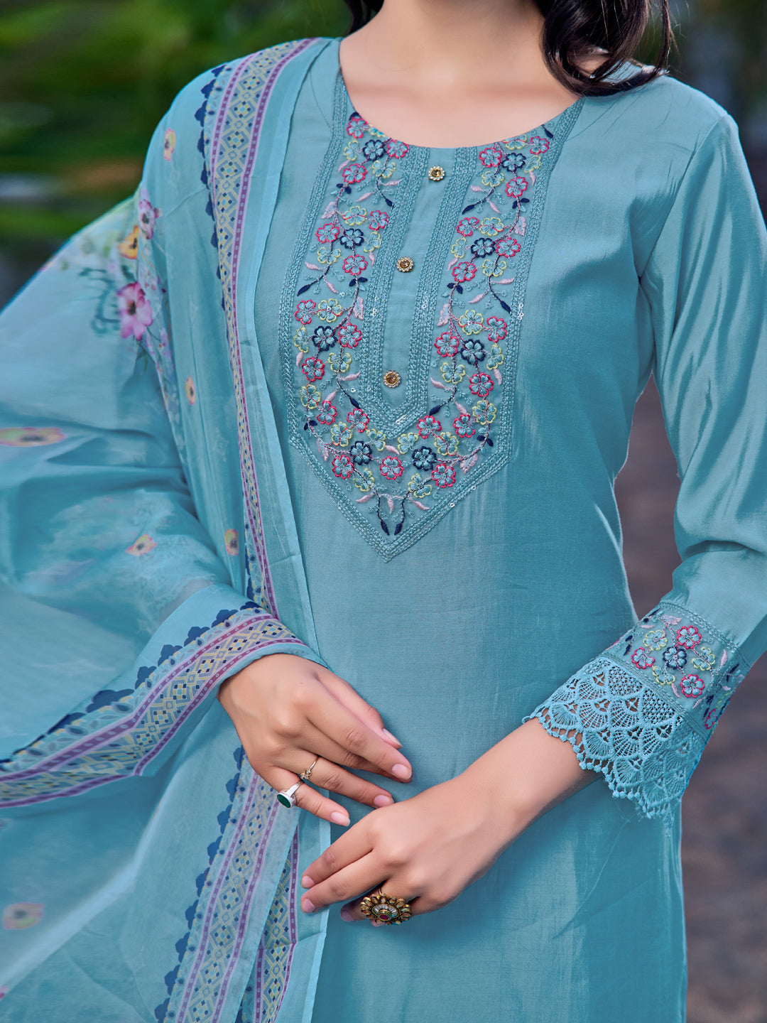 Embroidered Kurta with pant & Printed Organza dupatta