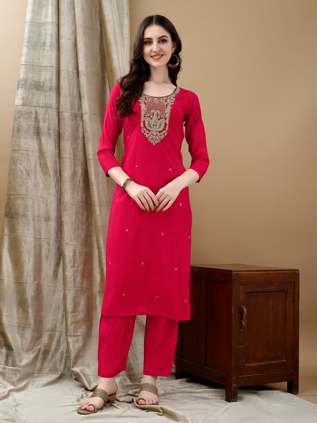 Hand embroidered & Lace Detailed Kurta with Pant & Dupatta