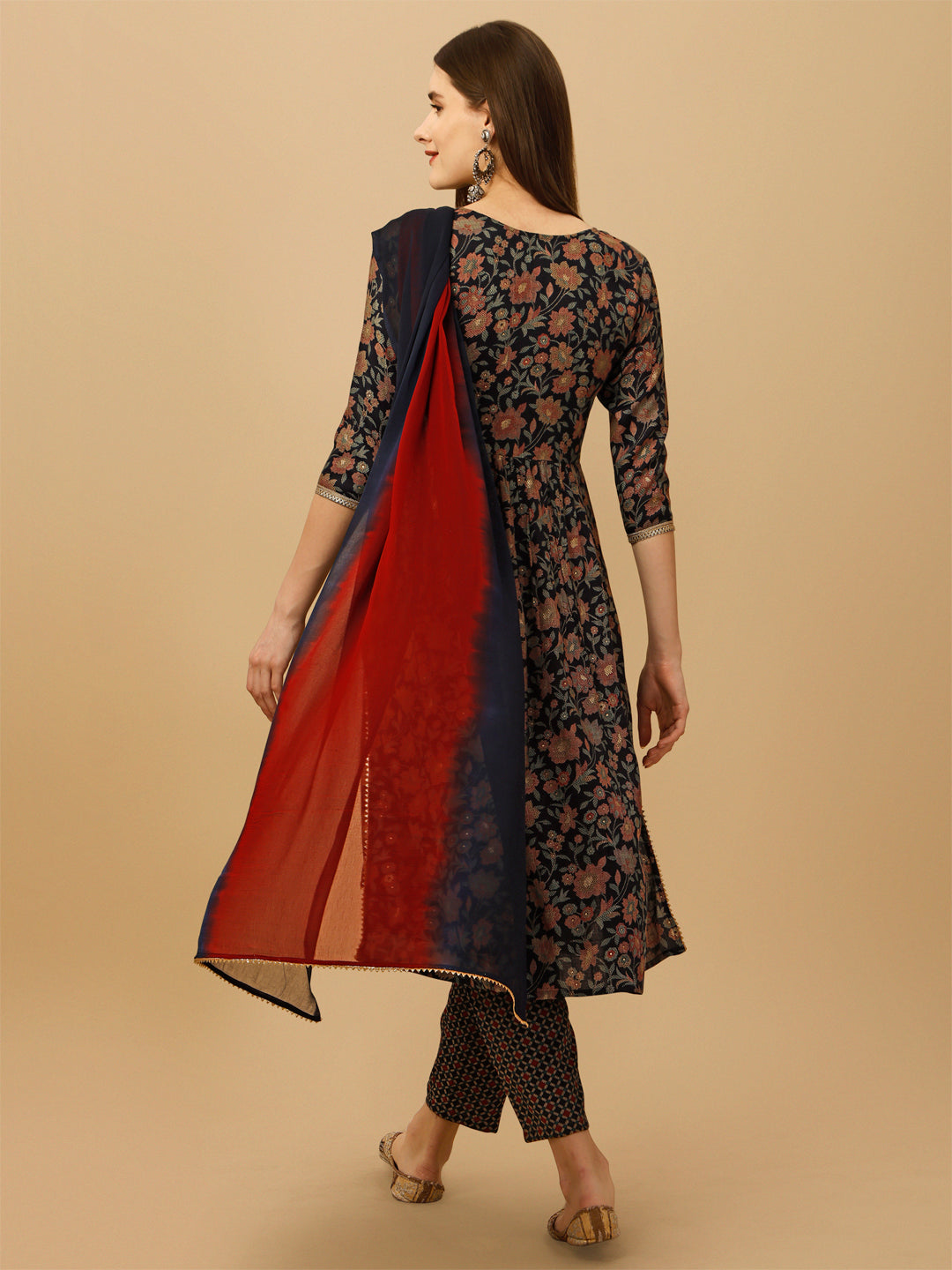 Nayra Cut Embroidered Kurta With Pant And Dupatta Set