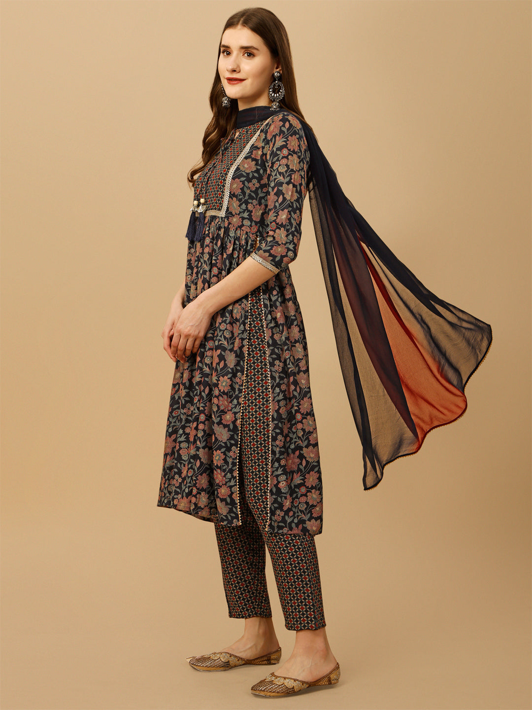 Nayra Cut Embroidered Kurta With Pant And Dupatta Set