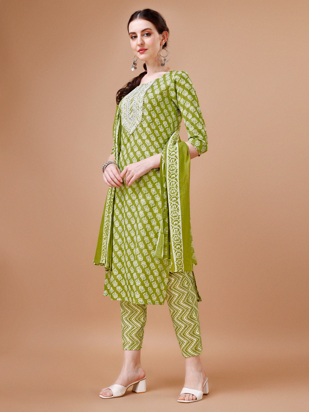 Embroidered & Floral Printed kurta with pant & dupatta