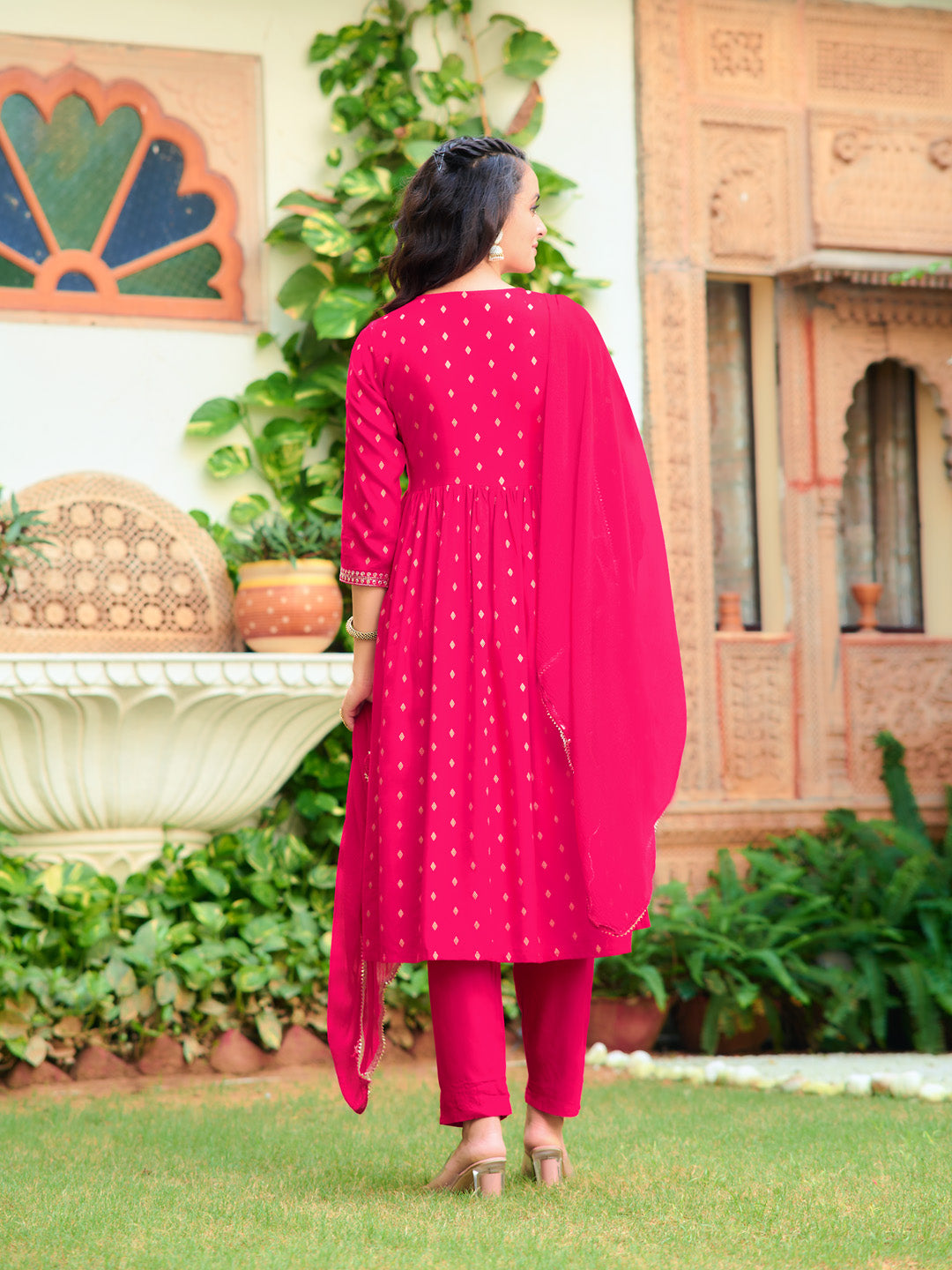 Nyra Cut Embroidered kurta With Pant & Dupatta