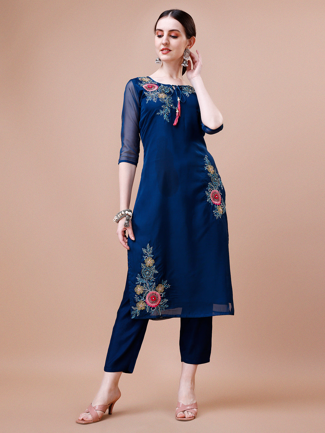 Placement hand embroidered Kurta with pant & embroidered Organza Dupatta