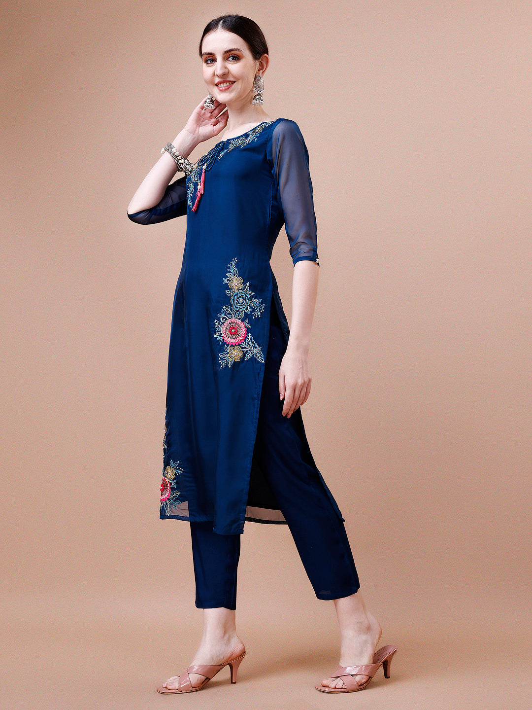 Placement hand embroidered Kurta with pant & embroidered Organza Dupatta