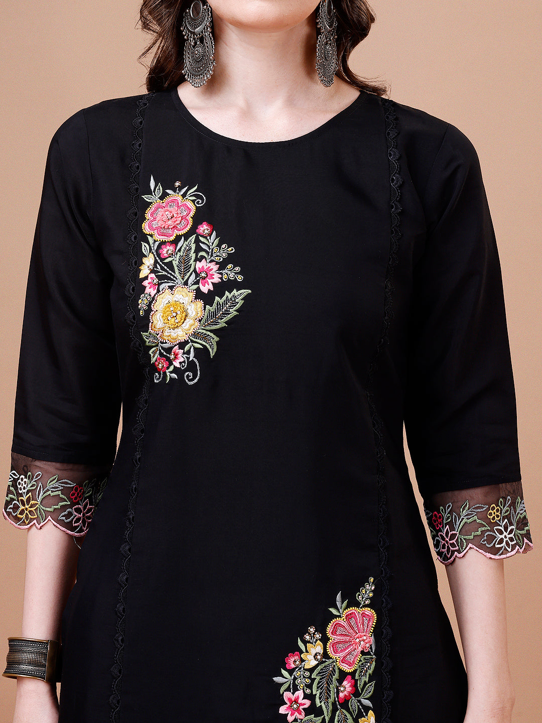 Hand embroidered Kurta with pant & embroidered Organza Dupatta Premium