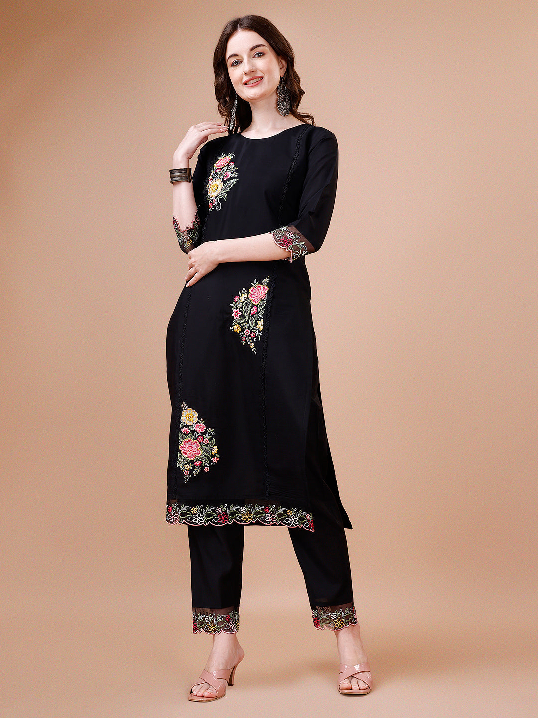 Hand embroidered Kurta with pant & embroidered Organza Dupatta Premium